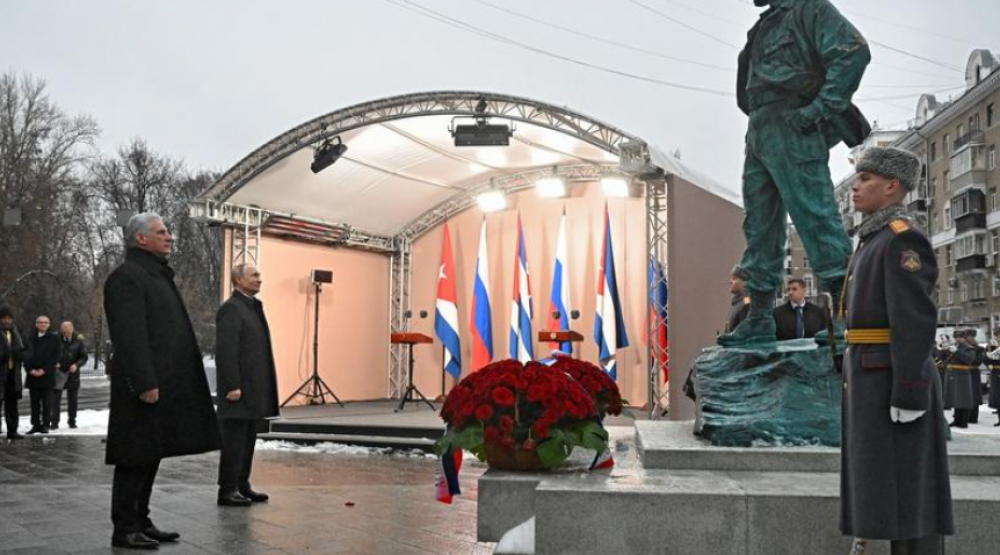 După ce a trimis soldații ruși la moarte, Putin a dezvelit o statuie a lui Fidel Castro la Moscova